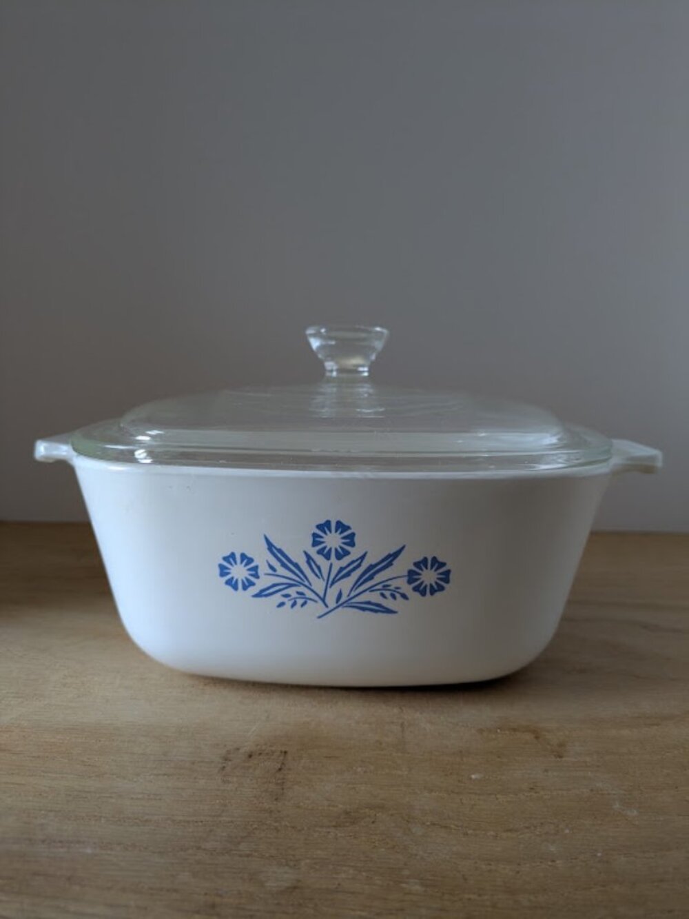 Vintage Corning Ware Blue Cornflower Casserole Dish Pyrex Lid E-22  1  1/2 Qt